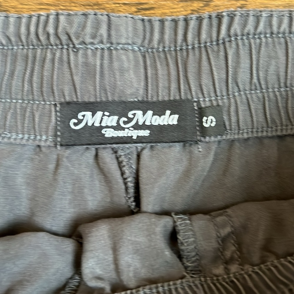 Mia Moda Short Size Small - Picture 3 of 4